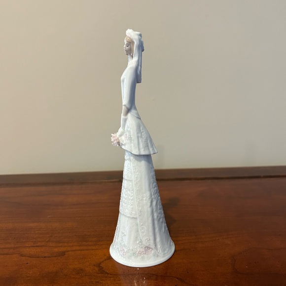 Lladro Bridal Bell (retired) 8 1/2 inches tall. No flaws. - Picture 3 of 8